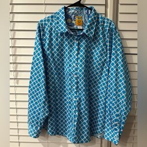 Ruby Rd. Blue and White Geometric 💙🤍 (Shirt Color Is In The Light Blue Family!)